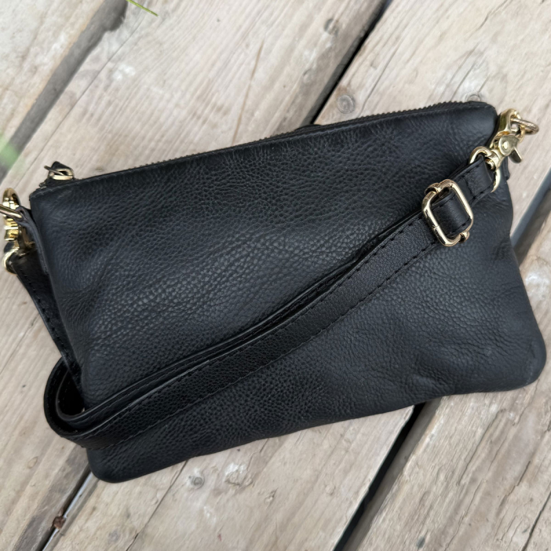 Olivia crossover taske i sort bøffelskind - BTF-CPH - Freja skind