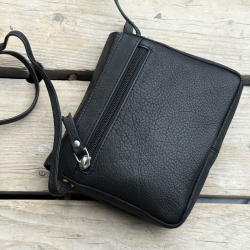 Amanda skindtaske - Smart lille skindtaske fra Treats