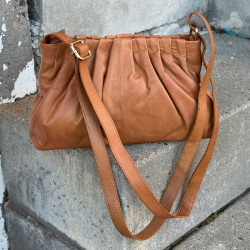 Alia crossover taske i blød lammeskind - Orchid - Freja skind