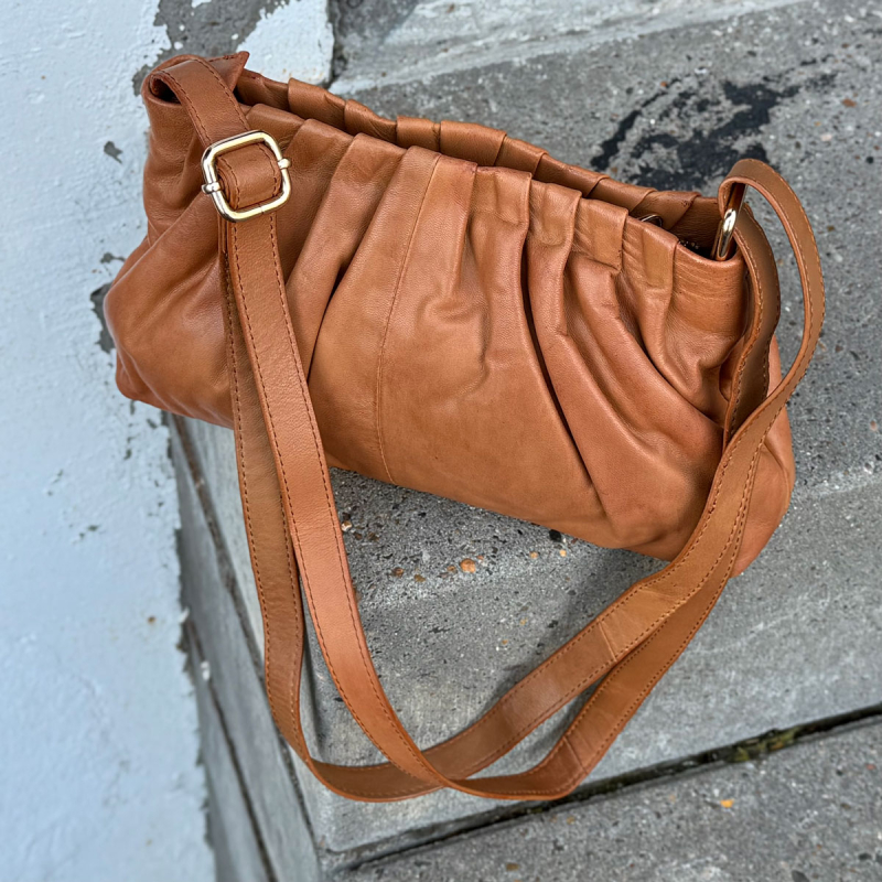 Alia crossover taske i blød lammeskind - Orchid - Freja skind