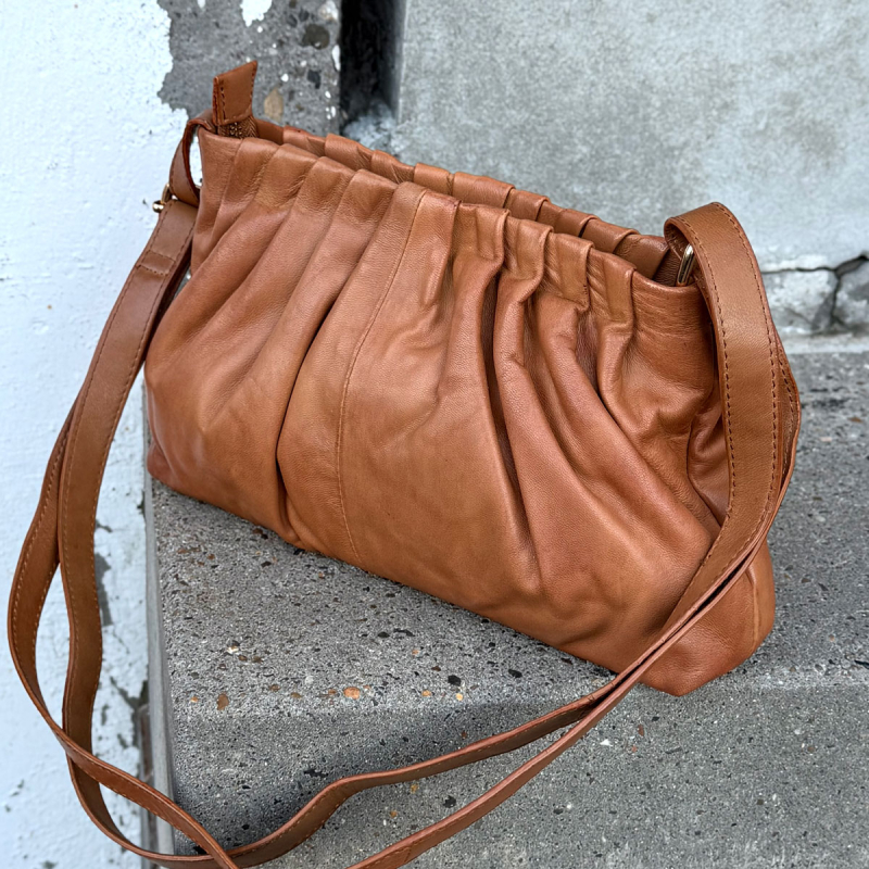 Alia crossover taske i blød lammeskind - Orchid - Freja skind