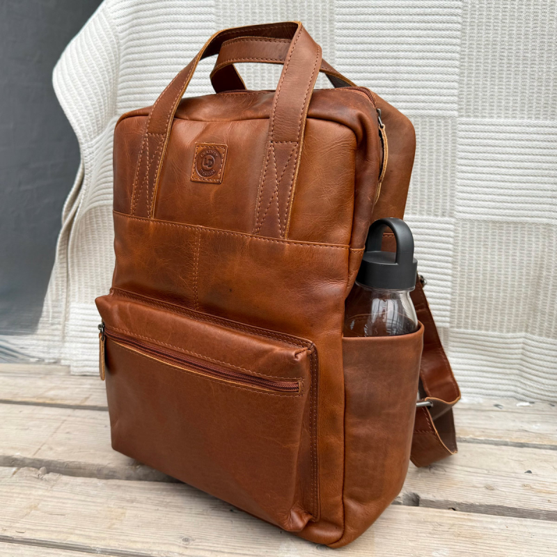 Rotterdam rygsæk med pc lomme - Patineret cognac bøffellæder - Leather design
