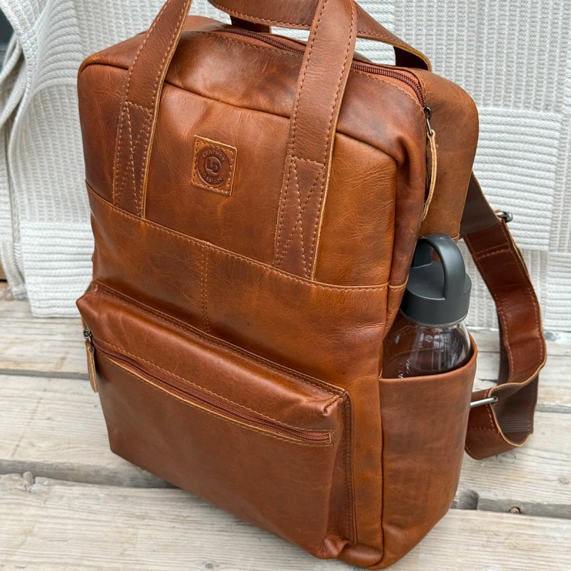 Rotterdam ryggsäck i cognac buffelläder - Pc fack - Leather design