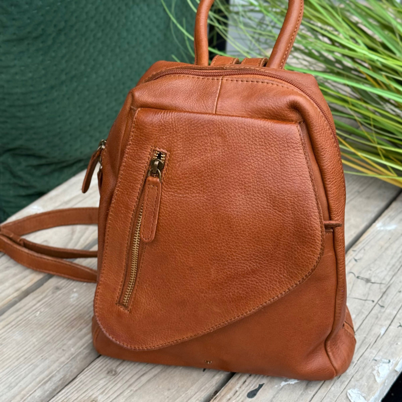 Viviana ryggsäck m. klaff - Mjuk cognac läder - Leather design