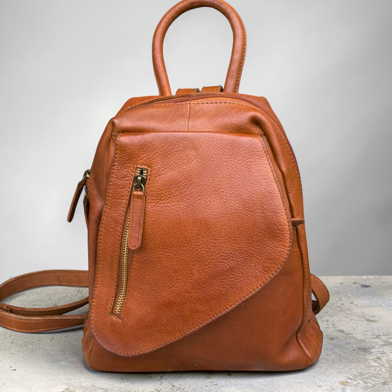 Viviana ryggsäck m. klaff - Mjuk cognac läder - Leather design