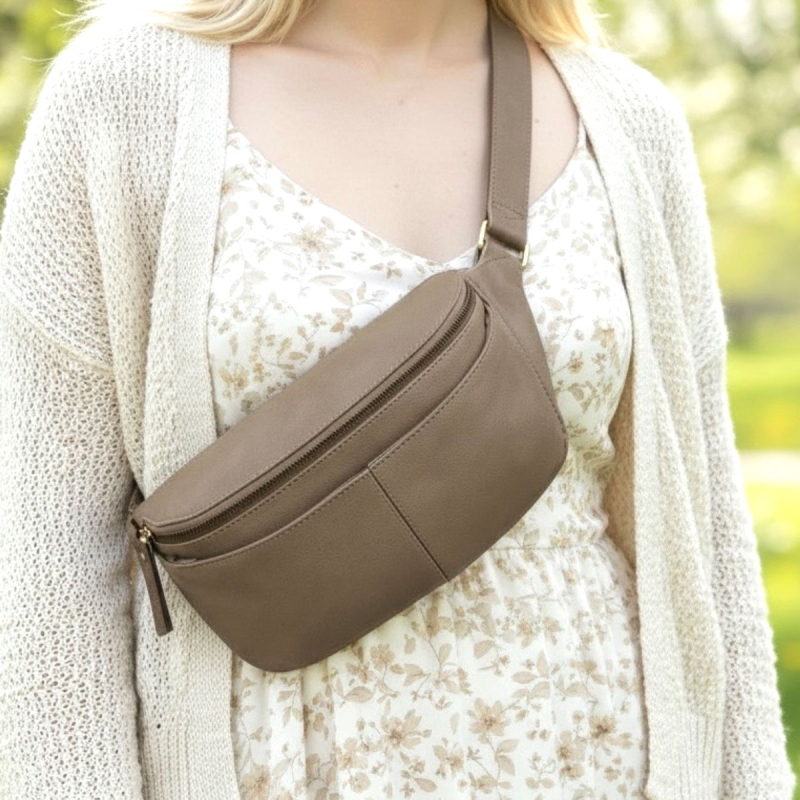 Agnes bumbag i blød beige kalveskind - Treats 280912