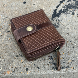 Anne damepung i mørk brun læder med flet mønster - Leather design - Freja skind