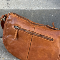 Moseby crossbody taske - Smuk dametaske i patineret cognac bøffel - Montana - Freja skind