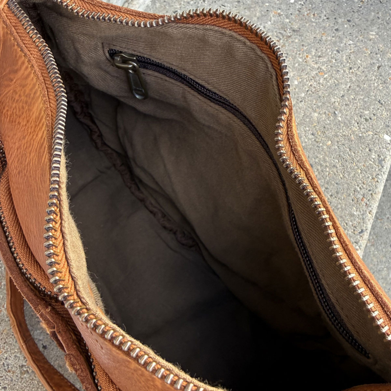 Moseby crossbody taske - Smuk dametaske i patineret cognac bøffel - Montana - Freja skind