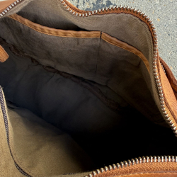 Moseby crossbody taske - Smuk dametaske i patineret cognac bøffel - Montana - Freja skind