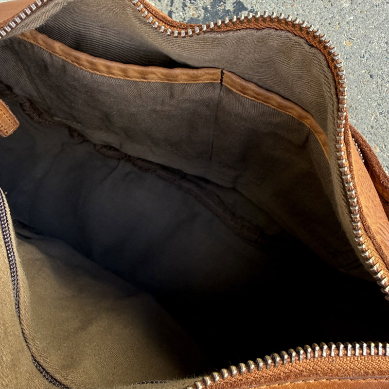 Moseby crossbody taske - Smuk dametaske i patineret cognac bøffel - Montana - Freja skind