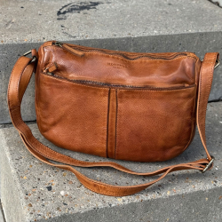 Moseby crossbody taske - Smuk dametaske i patineret cognac bøffel - Montana - Freja skind