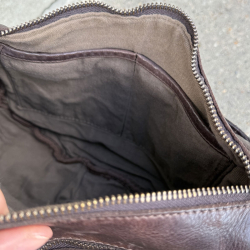 Moseby crossbody taske - Smuk dametaske i patineret brun bøffel - Montana - Freja skind