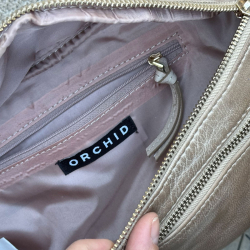 Vivian bumbag i satin beige skind - Orchid - Freja skind