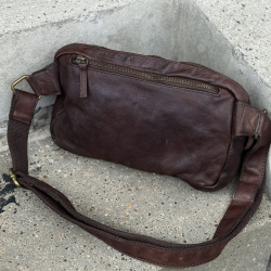 Akron bumbag i blød brun bøffellæder - Montana - Freja skind