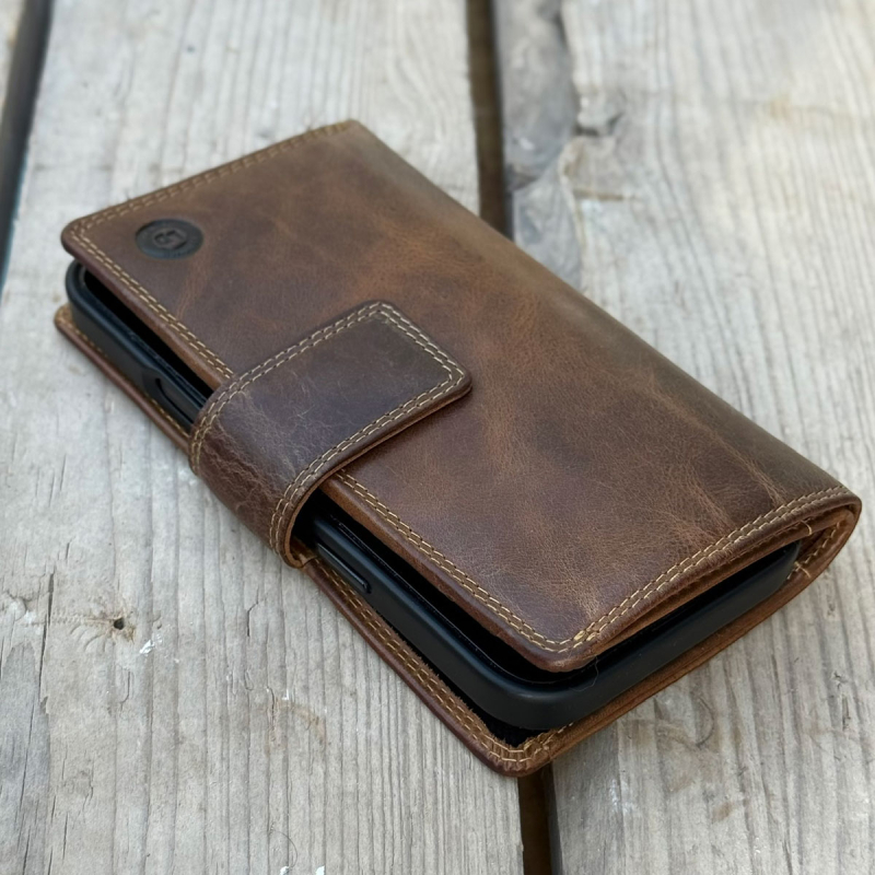 Flip mobilcover i skind - Holder mobilen med kraftig magnet - kreditkortholdere - Leather design - Freja skind