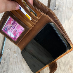 Flip mobilcover i skind - Holder mobilen med kraftig magnet - kreditkortholdere - Leather design - Freja skind