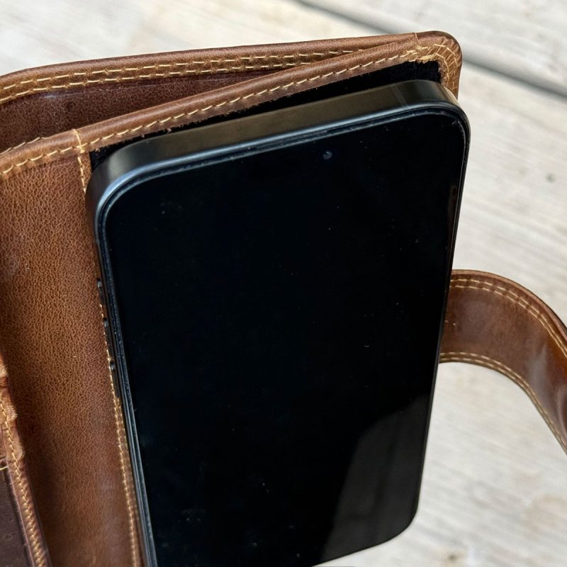 Flip mobilcover i skind - Holder mobilen med kraftig magnet - kreditkortholdere - Leather design - Freja skind