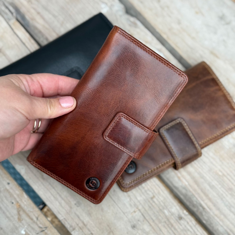 Flip mobilcover i skind - Holder mobilen med kraftig magnet - kreditkortholdere - Leather design - Freja skind