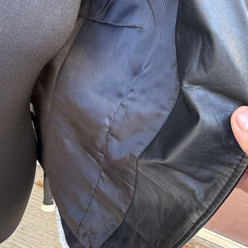Svart dam läderjacka med plyschfoder