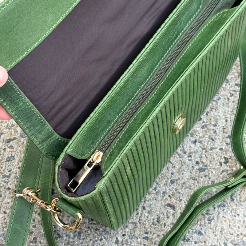 Santiago skuldertaske med to remme - grøn bøffelskind - Leather design  - Freja skind