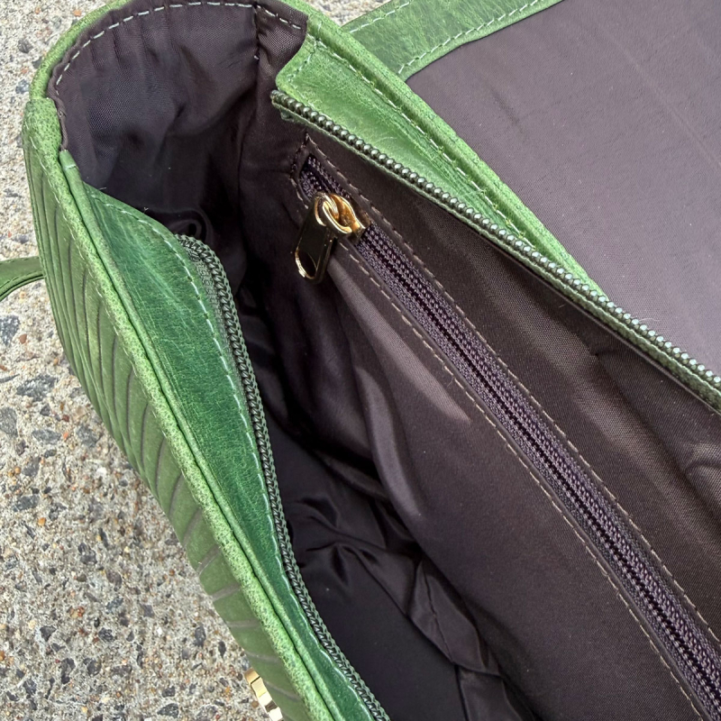 Santiago skuldertaske med to remme - grøn bøffelskind - Leather design  - Freja skind