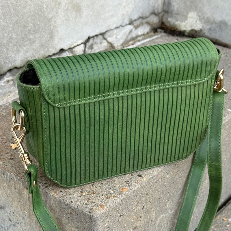 Santiago skuldertaske med to remme - grøn bøffelskind - Leather design  - Freja skind