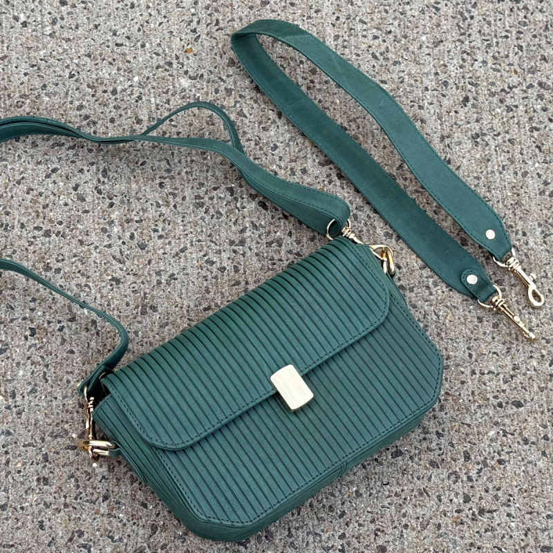 Santiago skuldertaske med to remme - Petrol bøffelskind - Leather design  - Freja skind