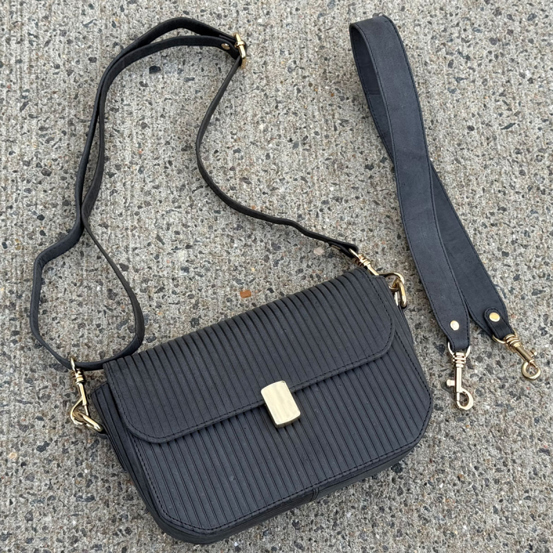 Juliana skuldertaske med to remme - sort bøffelskind - Leather design  - Freja skind