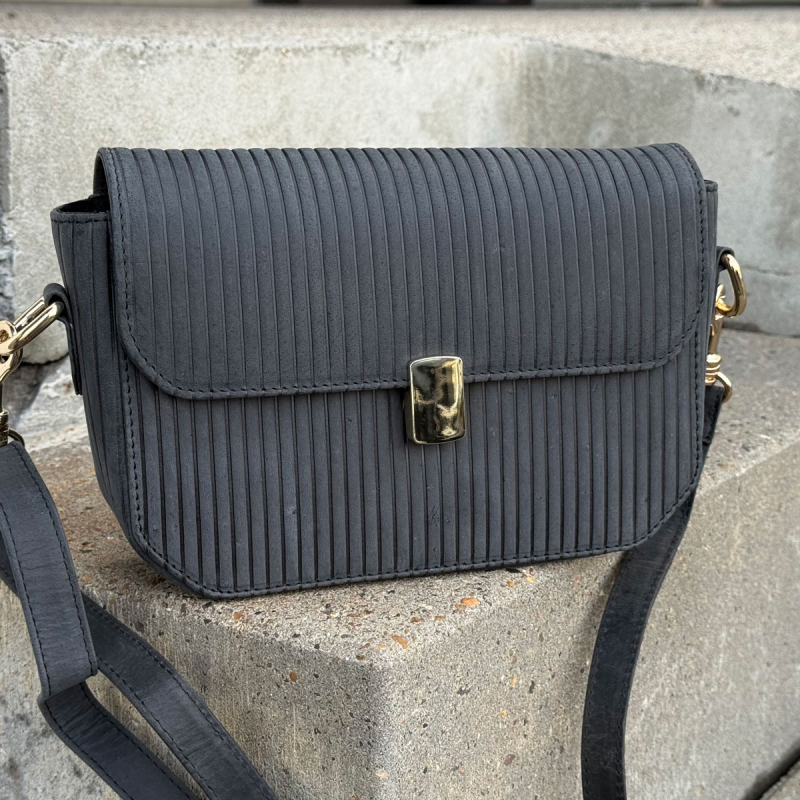 Juliana skuldertaske med to remme - sort bøffelskind - Leather design  - Freja skind