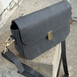 Santiago skuldertaske med to remme - sort bøffelskind - Leather design  - Freja skind