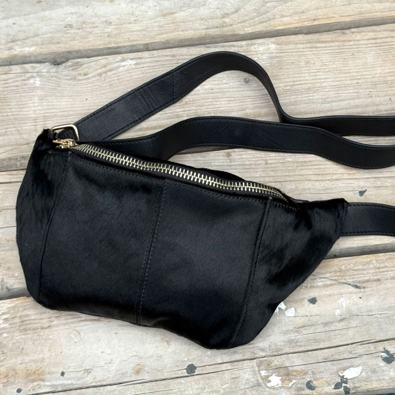 Sort Silja bumbag med kopels på front - Freja skind