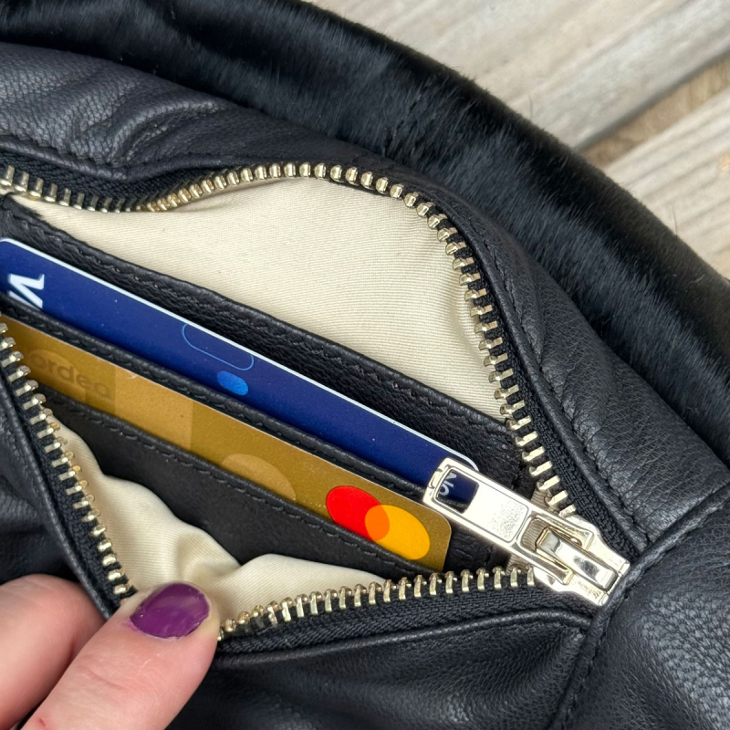 Sort Silja bumbag med kopels på front - Freja skind