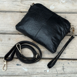 Liva skuldertaske i crocopræget skind - orchid