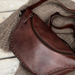 Smart bumbag i brun skind med nitter - Orchid