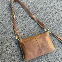 Camel farvet Marilyn skuldertaske / clutch i skind - just d lux