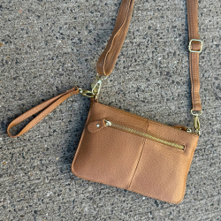 Camel farvet Marilyn skuldertaske / clutch i skind - just d lux