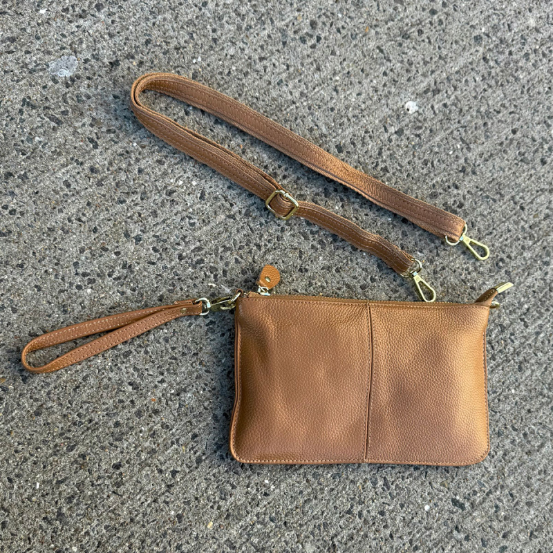 Camel farvet Marilyn skuldertaske / clutch i skind - just d lux