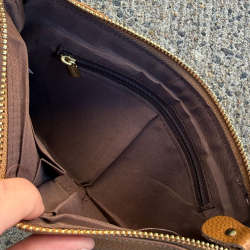 Camel farvet Marilyn skuldertaske / clutch i skind - just d lux