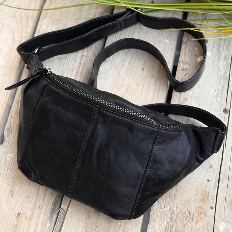 Sort Silja bumbag i blød sort skind - Freja skind