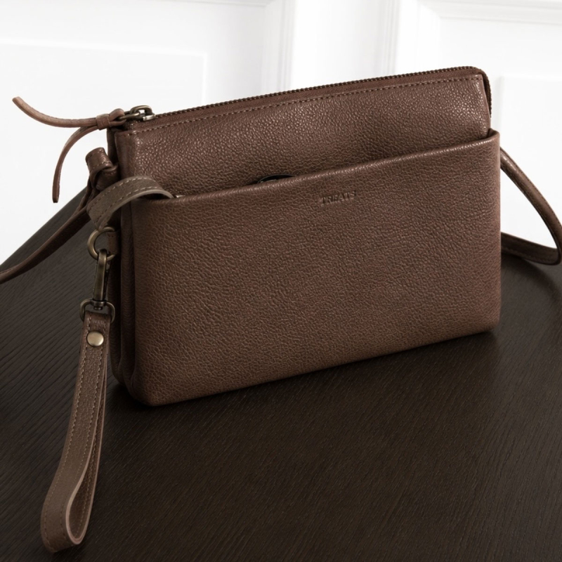 Smart clutch - Crossbody-väska i mjukt brunt kalvskinn - Treats