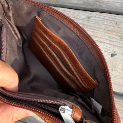 Anita clutch med aft. håndledsrem - Cognac bøffellæder - Freja skind
