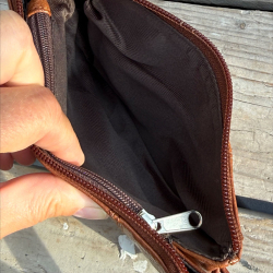 Anita clutch med aft. håndledsrem - Cognac bøffellæder - Freja skind