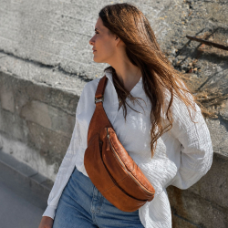 Liberty bumbag i blødt cognac bøffelskind från Montana