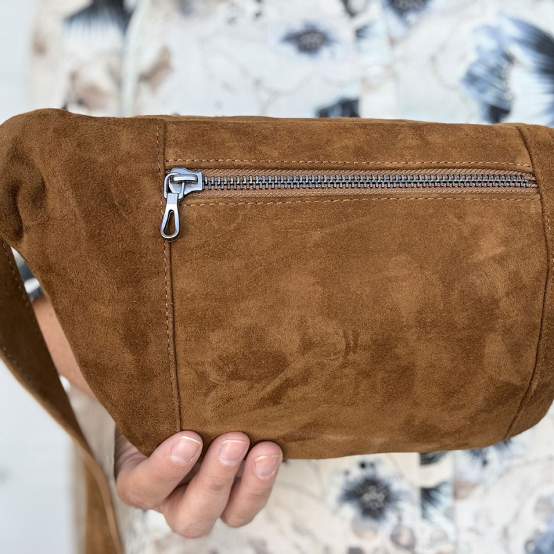 Sarah suede bumbag i cognac ruskind - Freja skind