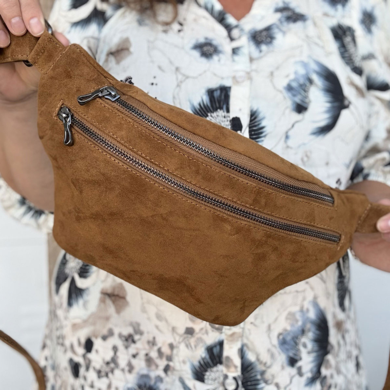 Sarah suede bumbag i cognac ruskind - Freja skind