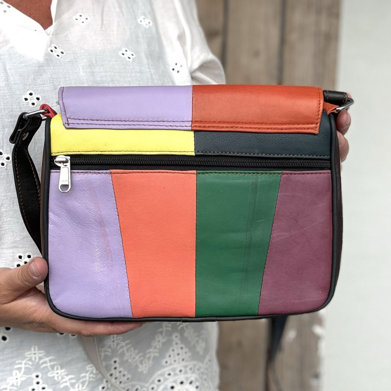 Lissy multicolor taske fra best of the rest kollektionen - Lammeskind - Freja skind