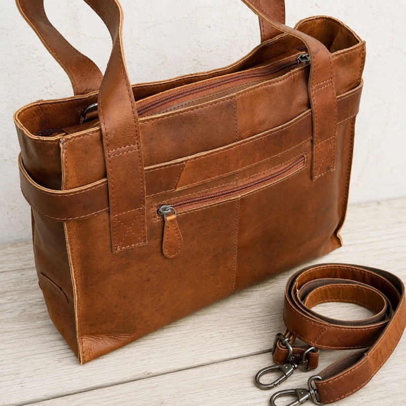Bianca skuldertaske i patineret cognac bøffellæder - UR 898 - Leather design - Freja skind