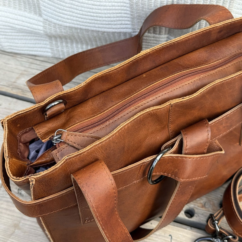 Bianca skuldertaske i patineret cognac bøffellæder - UR 898 - Leather design - Freja skind