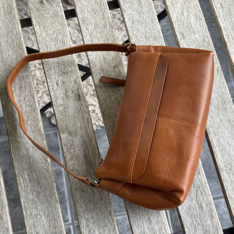 Rosie axelväska med två remmar - mjukt kalvskinn - Leather design - Freja skinn